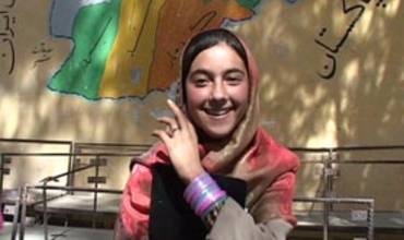 Las comunidades de Afganistán se enfrentan a la violencia y mandan a sus niños y niñas a la escuela