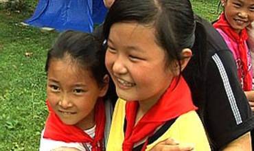 Tras el terremoto, los niños chinos dan los primeros pasos hacia la recuperación