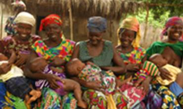 Apoyar la lactancia mejorará las posibilidades de supervivencia de los niños y las niñas