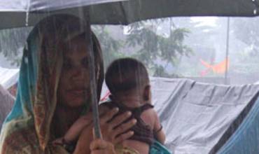 Mujeres y niños: los más perjudicados por las inundaciones en India y Nepal
