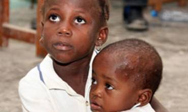 Los huracanes desplazan a miles de niños y sus familias en Haití