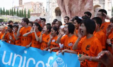 Los jóvenes reclaman al G8 que les escuche