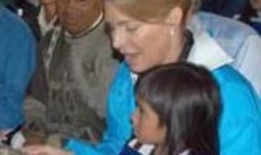 LA REINA NOOR APOYA LA DESTRUCCIÓN DE MINAS ANTIPERSONA