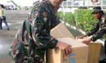 LLEGA AYUDA A LOS SUPERVIVIENTES DEL CORRIMIENTO DE TIERRAS EN FILIPINAS