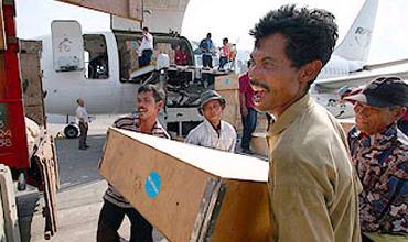 Los suministros de ayuda de UNICEF llegan a los supervivientes del terremoto de Indonesia