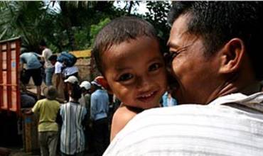 La vida tras el terremoto en una localidad de Java, Indonesia
