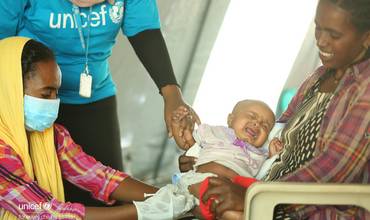 Los servicios de inmunización empiezan a recuperarse lentamente de las interrupciones causadas por la COVID-19, pero millones de niños siguen en riesgo de contraer enfermedades mortales, según UNICEF, la OMS y Gavi