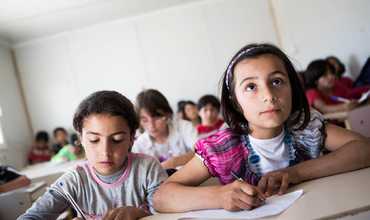 Siria: la peor y más rápida caída en la escolarización de niños en la historia de la región