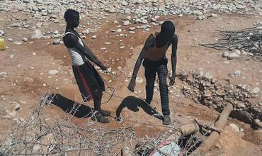 Las familias huyen de la sequía en Somalia.