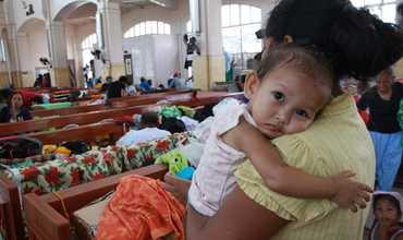 Televisión de Galicia, con los niños afectados por el tifón en Filipinas
