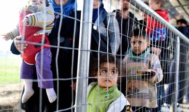 Ayuda refugiados: miles de niños están atrapados en las fronteras europeas