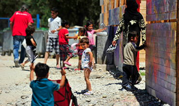 Ayuda refugiados: 4 de cada 10 personas atrapadas en Grecia son niños