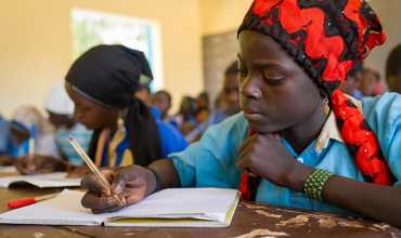 Gambastar renueva su compromiso con la educación de la infancia más vulnerable