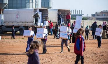 Familias sirias recibiendo suministros de UNICEF