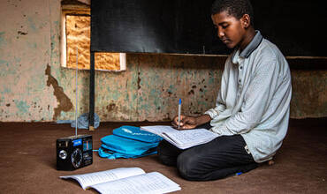 Un estudiante de Mauritania aprendiendo a distancia