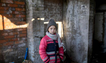 Masha, de 9 años, en su casa en el este de Ucrania