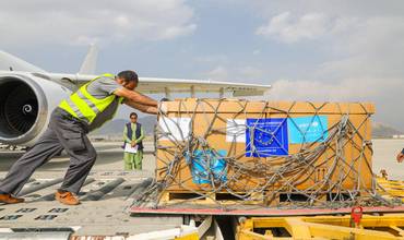 Segundo avión con suministros médicos de salvamento de UNICEF a su llegada a Kabul