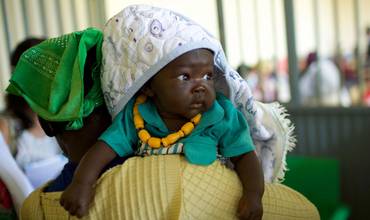 Mangche, de tres años, en un centro de vacunación de Asossa, Etiopía
