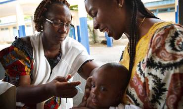 Los donantes internacionales se comprometen con la vacunación de los niños