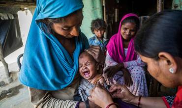 Vacunación en India: la madre que multiplica vacunas
