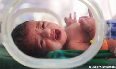 Recién nacido Yemen durante la guerra