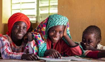Imagen niñas sonriendo