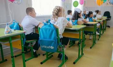 Niños y niñas en la escuela