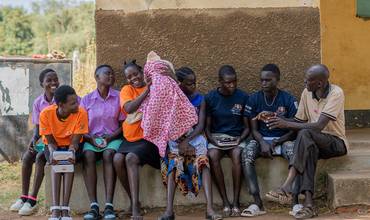 Niñas en una escuela en Uganda Niñas en una escuela en Uganda