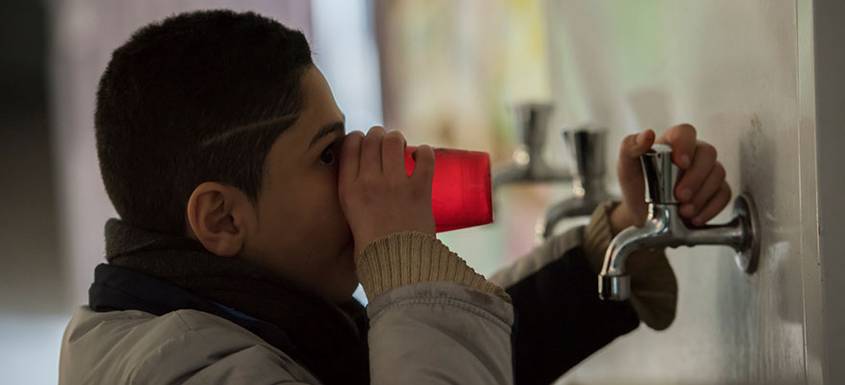 Conflicto en Siria: los cortes de agua en Damasco hacen sufrir a los niños