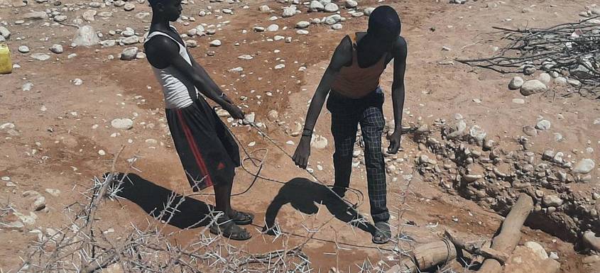 Las familias huyen de la sequía en Somalia.