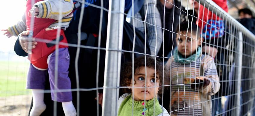 Ayuda refugiados: miles de niños están atrapados en las fronteras europeas