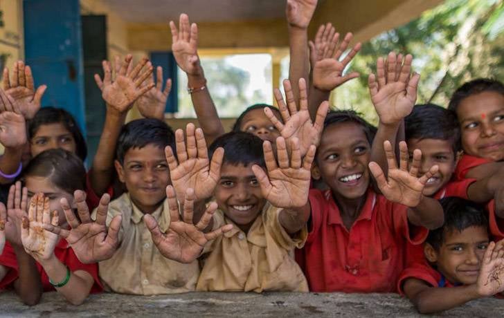 Varios niños sonrientes