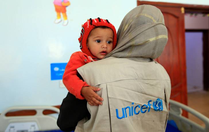 Omar en el centro de cuidado infantil del hospital de "22 de mayo” en el área de Thulaa Hamdan, en las afueras de la capital, Saná. Un niño yemení llamado Omar