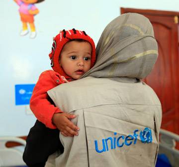 Omar en el centro de cuidado infantil del hospital de "22 de mayo” en el área de Thulaa Hamdan, en las afueras de la capital, Saná. Un niño yemení llamado Omar