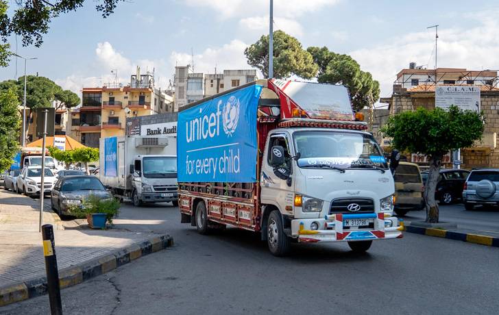 La escalada de las hostilidades ha empujado a muchas familias a abandonar sus hogares El equipo de UNICEF se encuentra sobre el terreno proporcionando suministros de emergencia.
