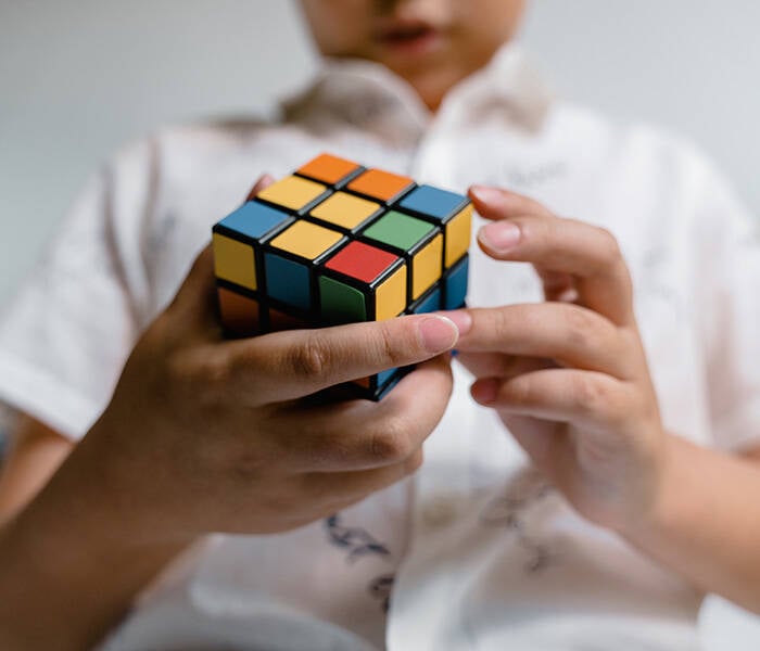 UNICEF 5.0 - Seguimos aprendiendo Imagen de un cubo rubik