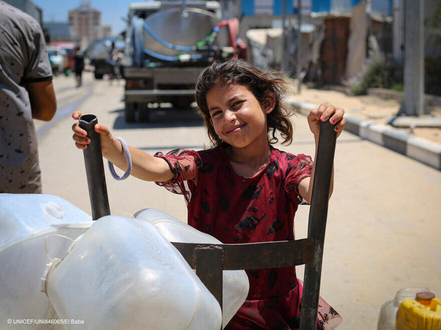 Con el apoyo de KSRelief, UNICEF entrega suministros de agua y saneamiento a niños y familias en la Franja de Gaza UNI846065
