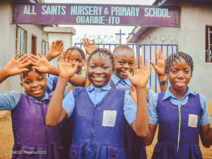 Niñas sonriendo Niñas sonriendo