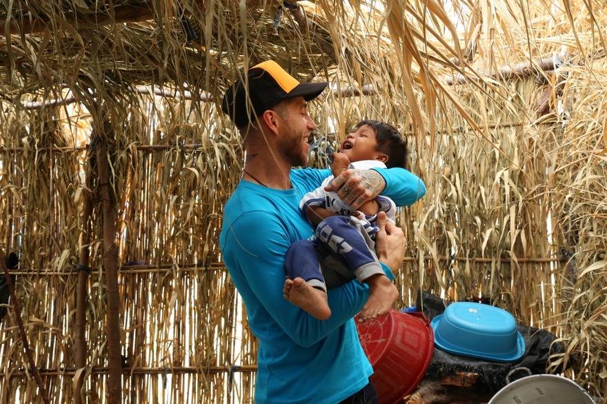 Sergio Ramos durante una visita a Perú con UNICEF
