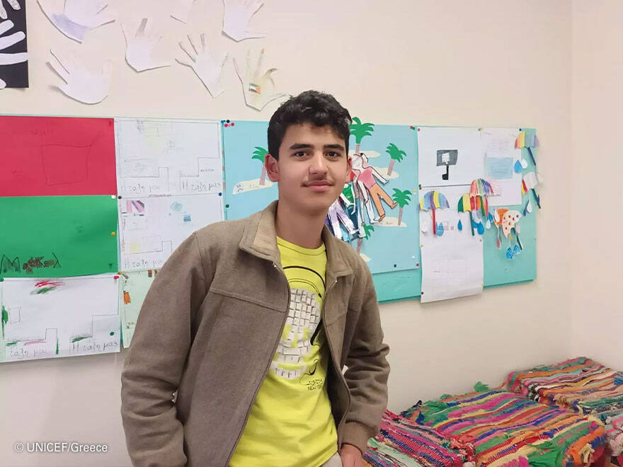 UNICEF Greece Un joven egipcio refugiado en Gracia nos enseña el Centro de Tareas y Actividades Creativas de ELIX al que acude a diario
