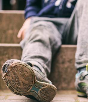 Los pies de un niño