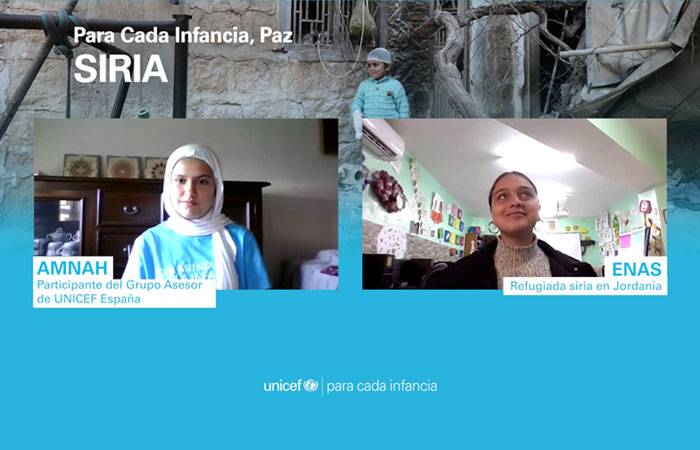 Amnah y Enas conversan sobre la infancia en Siria.