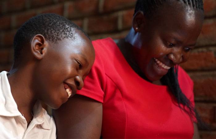 Un niño de Malawi habla sobre la malaria. 