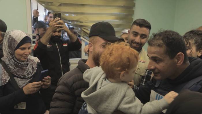 Gaza: bebés evacuados se reencuentran con sus padres