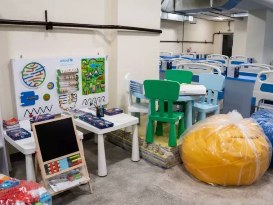 Con ayudas como la tuya hemos equipado el refugio como si fuera otra planta del hospital. Con ayudas como la tuya hemos equipado el refugio como si fuera otra planta del hospital.