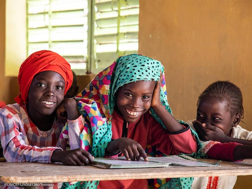 Imagen niñas sonriendo Imagen niñas sonriendo