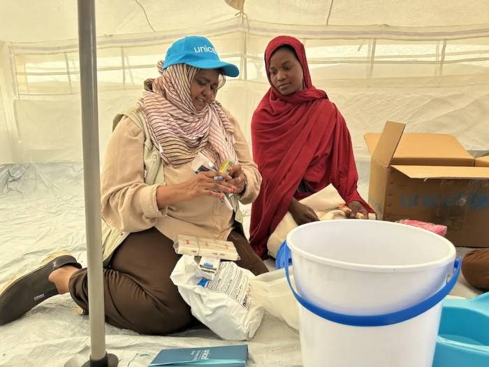 UNICEF reparte kits de dignidad en Sudán.