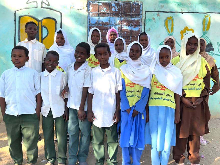 Para que el mensaje cale en la comunidad, es fundamental que los niños también participen. Un grupo de estudiantes