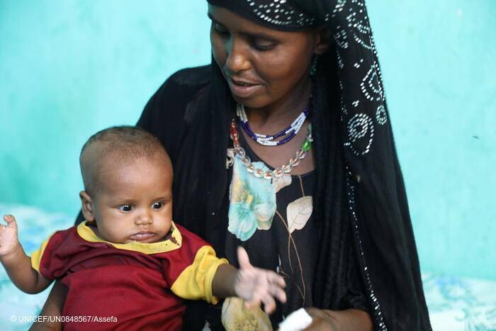 Mohamed recibe tratamiento contra la desnutrición.