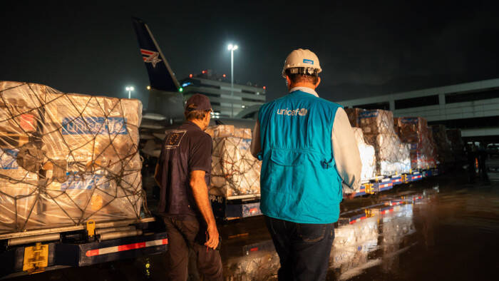 Un vuelo con 47 toneladas de suministros de UNICEF llega a Venezuela.
